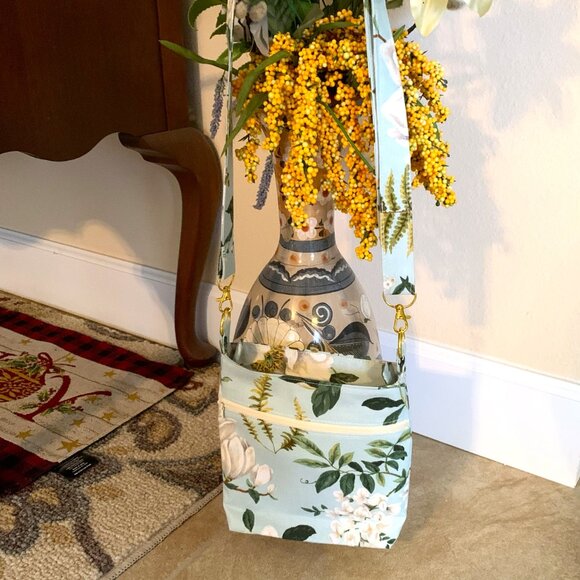 Handmade Cotton Crossbody Bag with Lining and Zippered Closure - Picture 9 of 10